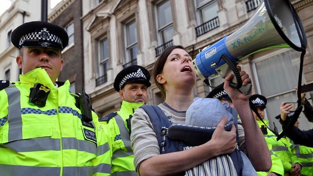 Грудью за климат