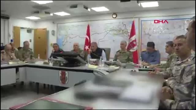 Cumhurbaşkanı erdoğan bakan hulusi akar'dan bilgi alarak barış pınarı harekatının başlama emrini...