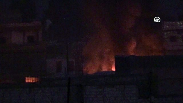 Barış Pınarı Harekatı - YPG/PKK'lı teröristlerin lastik yaktıkları görüldü - RASULAYN