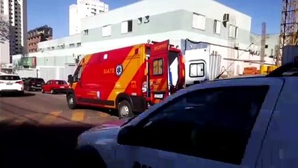 Homem é socorrido após sofrer queda em obra no Centro