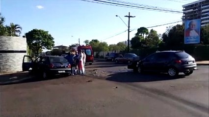 Homem é socorrido após sofrer queda de três metros