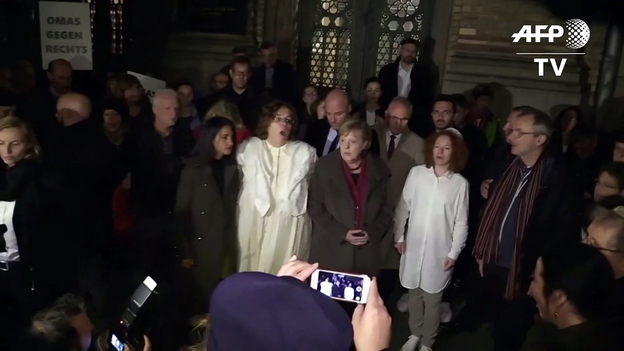 Merkel besucht nach Angriff in Halle Synagoge in Berlin