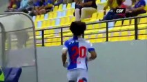 Este futbolista marca un gol, pide matrimonio a su novia y el árbitro le saca la tarjeta amarilla
