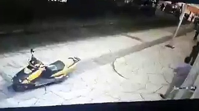 Des paysans indigènes du sud du Mexique, mécontents de ne pas avoir reçu le versement d'aides, ont attaché le maire de leur commune à l'arrière d'un véhicule et l'ont traîné dans les rues de la ville