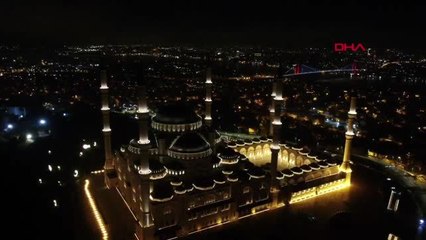 İstanbul çamlıca camii'nde fetih suresi okunuyor-