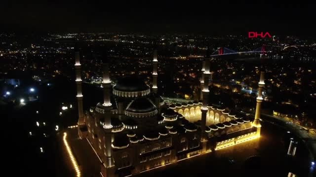 İstanbul çamlıca camii'nde fetih suresi okunuyor-