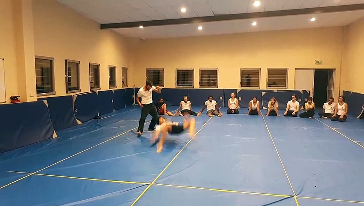 Cette école apprend à ses élèves à devenir cascadeurs