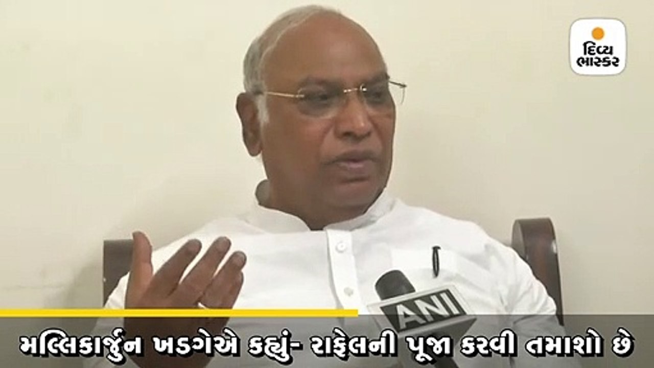 કોંગ્રેસે રાફેલની શસ્ત્રપૂજાને તમાશો ગણાવ્યો,કોંગ્રેસ પૂજાનો વિરોધ કેમ કરે છે?: શાહ