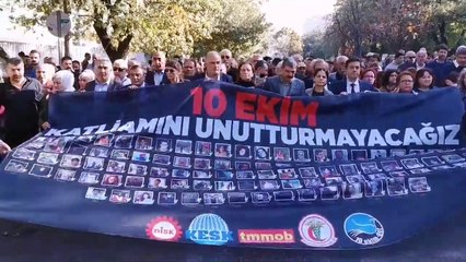 10 Ekim katliamında yaşamını yitirenler 4. yılında Ankara Tren Garı'nda anıldı