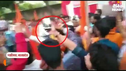 दशहरा पर बजरंग दल कार्यकर्ताओं ने स्कूल में किए हर्ष फायर, 150 लोगों पर मामला दर्ज