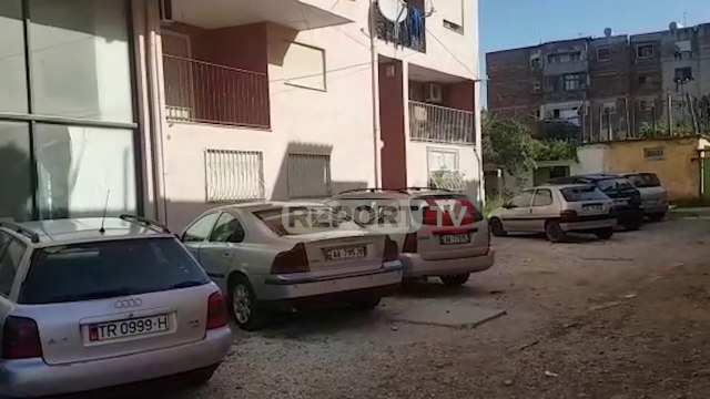 Report TV - Tronditet Kavaja, polici vret ish-të dashurin e kushërirës, mbetet vetë i plagos