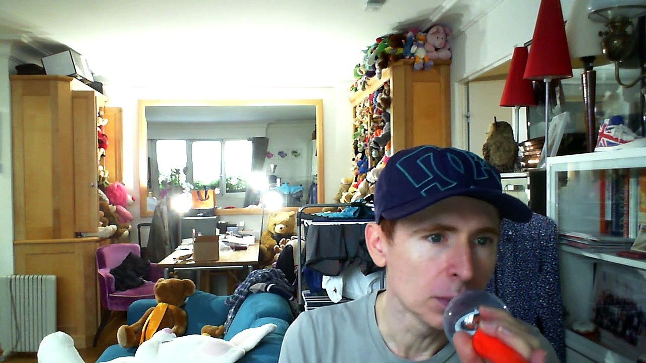 Wiwi égratigne "quand elles nous aiment" de Gilbert Montagné