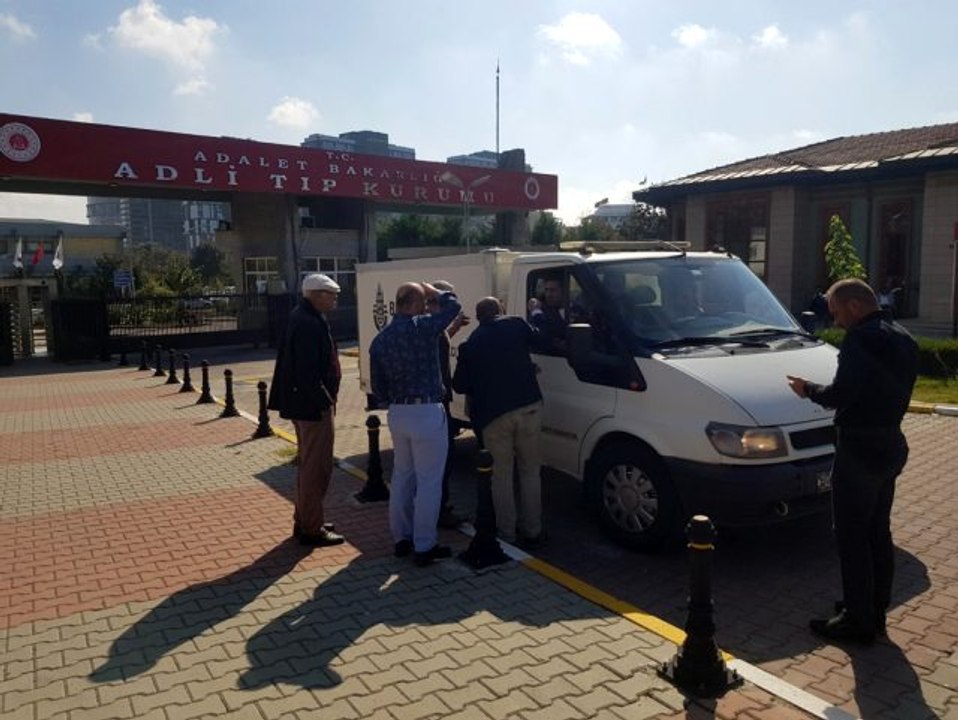 Boğazı kesilerek öldürülen yaşlı kadının cenazesi adli tıptan alındı