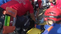 Ekipler seferber oldu, göçük altındakileri böyle kurtardılar...7.2'lik deprem tatbikatı gerçeğini aratmadı