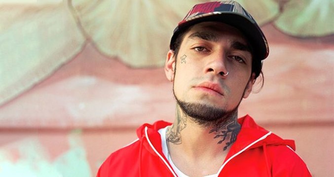 Gel savaşma, sevişelim diyen rapçi Ezhel, Twitter'da gündem oldu