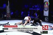 Luchador deja inconsciente a su rival y se niega a soltarlo