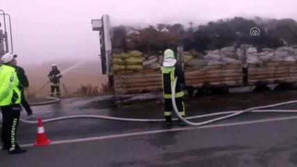 Kekik yüklü tırın dorsesi yandı - DENİZLİ