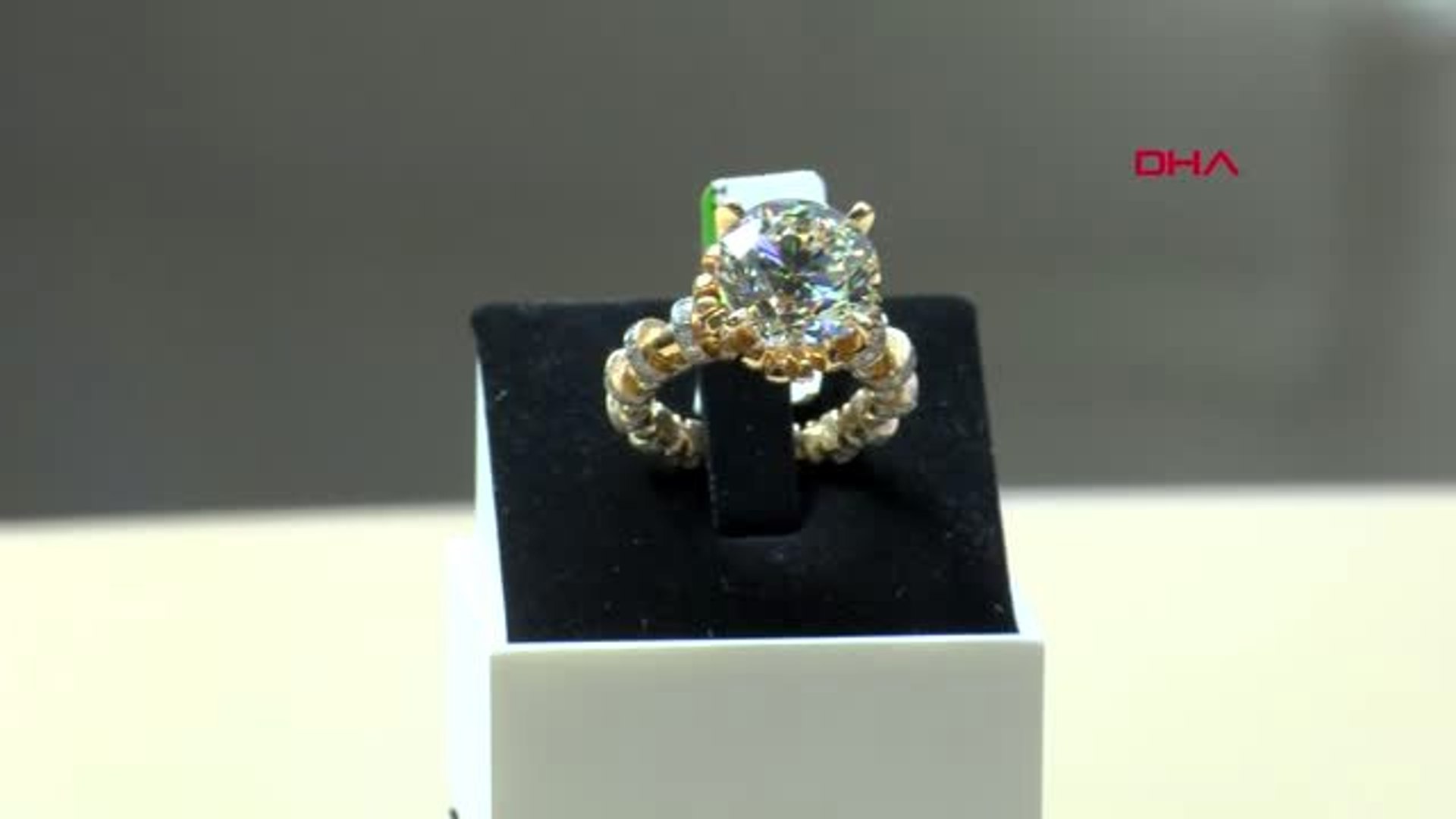 Mücevher fuarının en pahalı tektaşı 1 milyon lira - Dailymotion Video