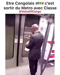 Sortir du métro demande aussi une certaine prestance ; ce Mr l'a bien compris