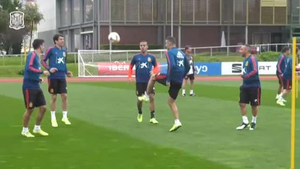 下载视频: La selección española entrena por última vez antes de viajar a Oslo