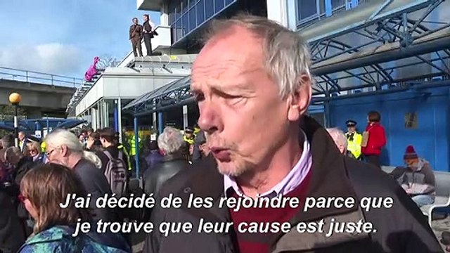 Les manifestants pour le climat tentent d' occuper l'aéroport City Airport de Londres