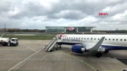 Londra'da uçağın üstüne yatarak 'iklim protestosu' yaptı