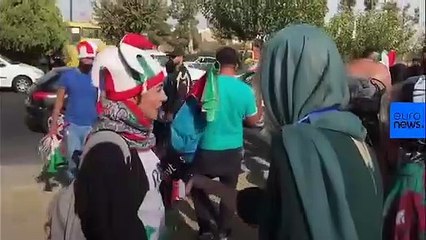 قفل ۴۰ ساله درهای آزادی شکست؛ گلباران کامبوج در حضور پرشور زنان