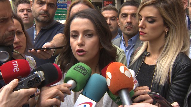 Arrimadas afirma que el acoso a los funcionarios en Cataluña es constante