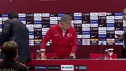 Şenol Güneş: "Oyuncularımızın karakterini sahada güçlü bir şekilde kullanmasını istiyorum"