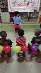 Apprendre à des enfants à se torcher proprement