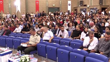 "Payitaht Abdülhamid" oyuncuları öğrencilerle buluştu