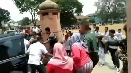 El ministro de Seguridad indonesio es agredido por un hombre con un cuchillo