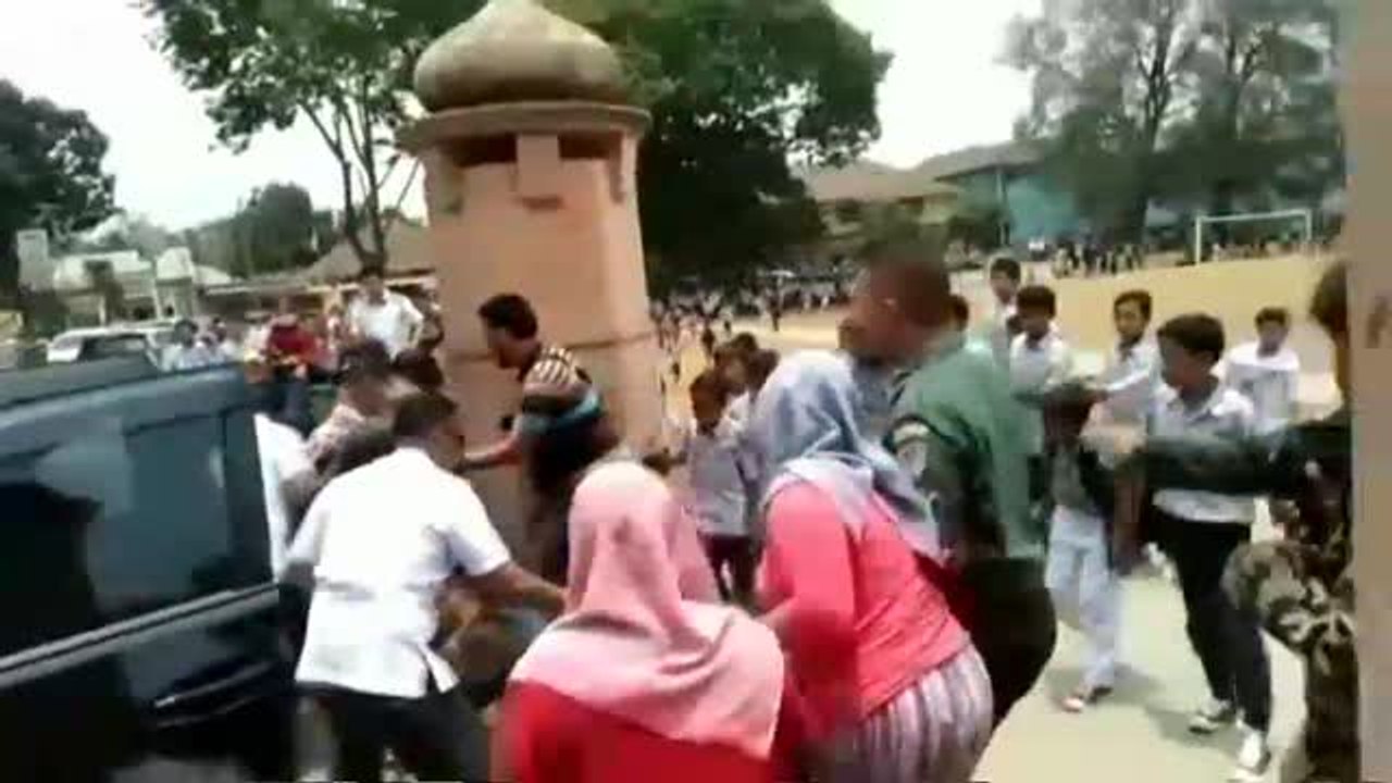 El ministro de Seguridad indonesio es agredido por un hombre con un cuchillo