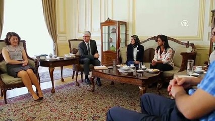 Mısırlı genç kız Türk Büyükelçiliği makamını 'temsili olarak' devraldı - KAHİRE