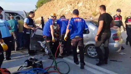 Otomobille kamyonet çarpıştı: 4 yaralı - BİLECİK