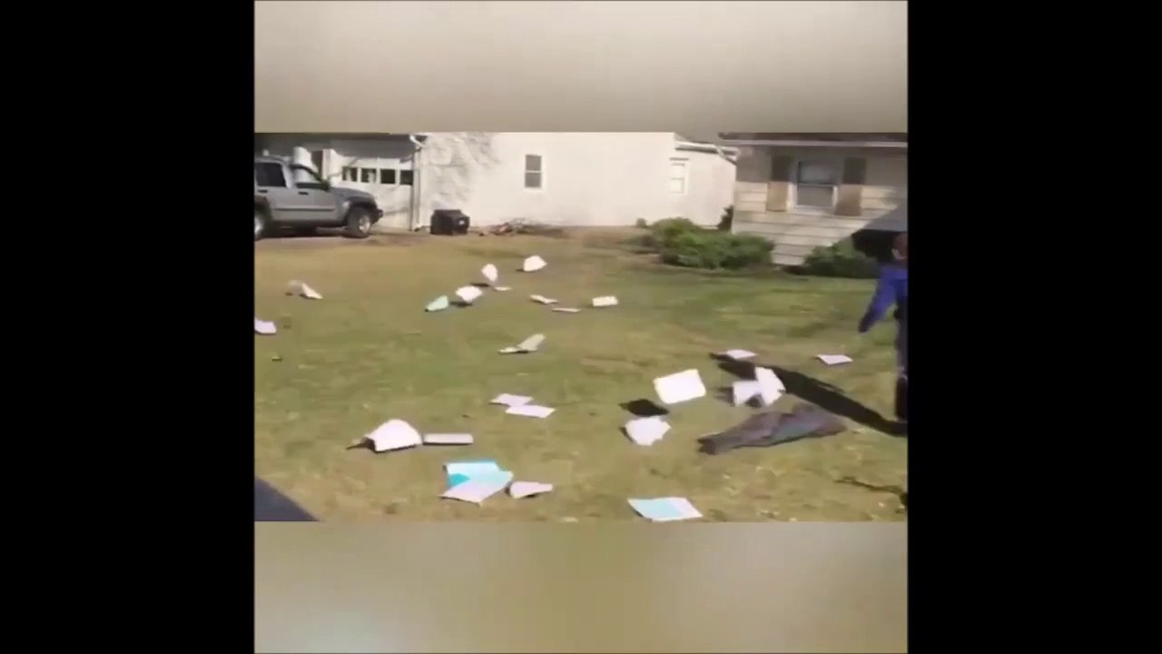 Comment va-t-il expliquer à son prof que ses devoirs ont disparu... à cause du vent