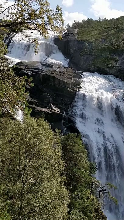 Nyastølsfossen ca. 400 m.ü.M.