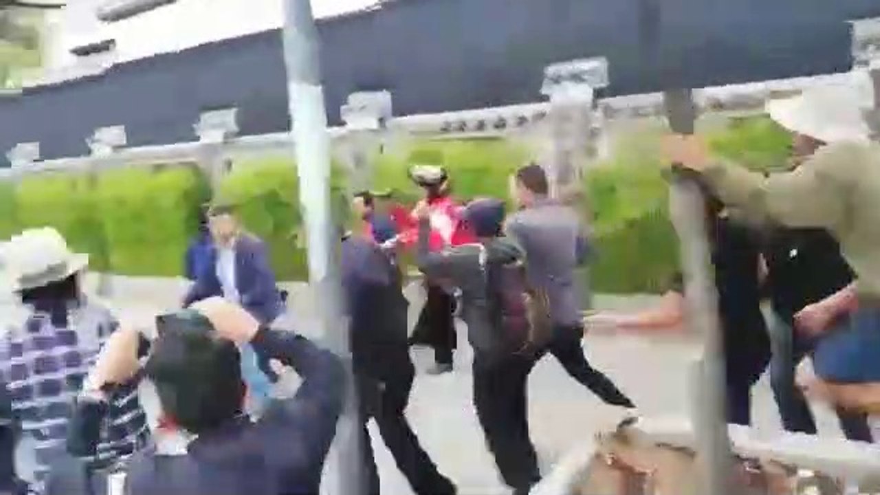 Freddy Paredes fue agredido por manifestantes en Quito