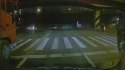 Tres muertos y dos heridos en un aparatoso derrumbe de un puente en el este de China