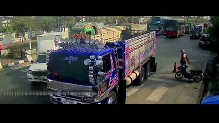 Best truck crashes and overturns