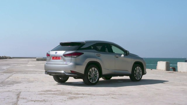 Lexus RX450h Design in Luxury Silver