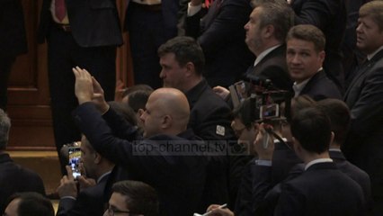 Bie qeveria në Rumani/ Fiton mocioni i partive opozitare ndaj kryeministres