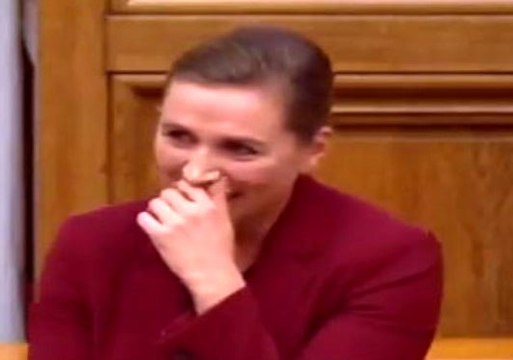 Danimarka'da gündem başka! Başbakan, gülme krizine girdi