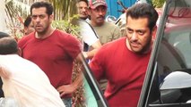 Salman Khan SPOTTED in swag at Bandra; Watch Video |FilmiBeat