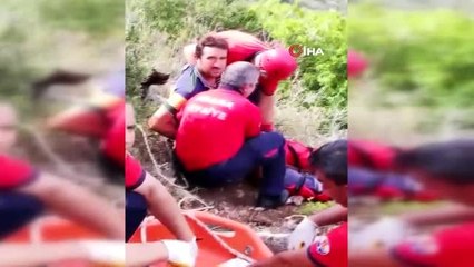 Zeytin toplarken uçurumdan yuvarlanıp mahsur kaldı