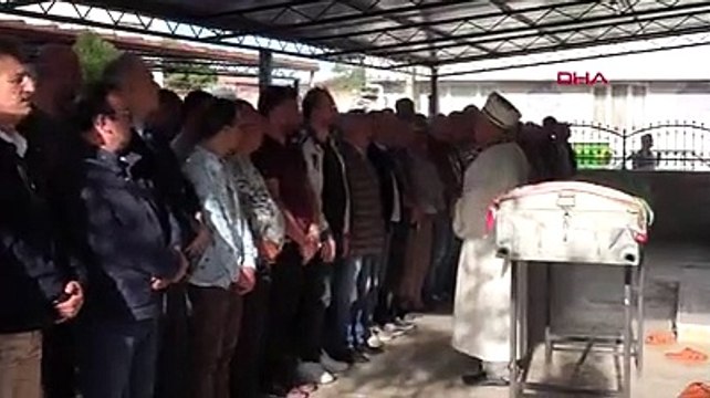 Kocası tarafından bıçaklanarak öldürülen kadın toprağa verildi