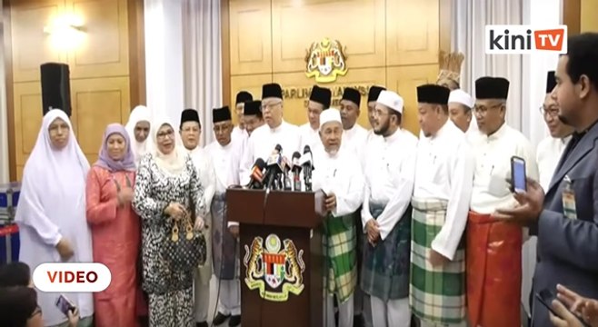 Budget 2020: Opposition MPs arrive at Parliament dressed in white