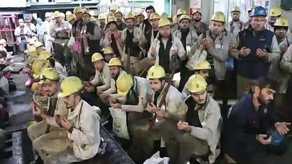 Kömür karası eller Mehmetçik'e dua için açıldı