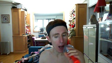 Wiwi égratigne "reste là tranquilou" de Gynette Exotol