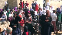Nusaybin'de havan topu saldırısında şehit olan anne ve kızları İdil'de toprağa verildi